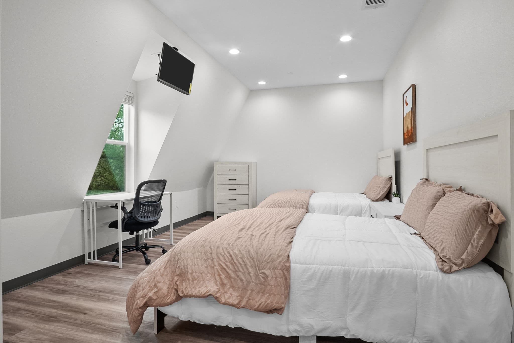 Private room with a double bed and desk