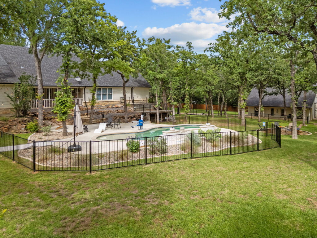 Outdoor pool and lounge area at Dallas Detox Center inpatient rehab facility in Dallas