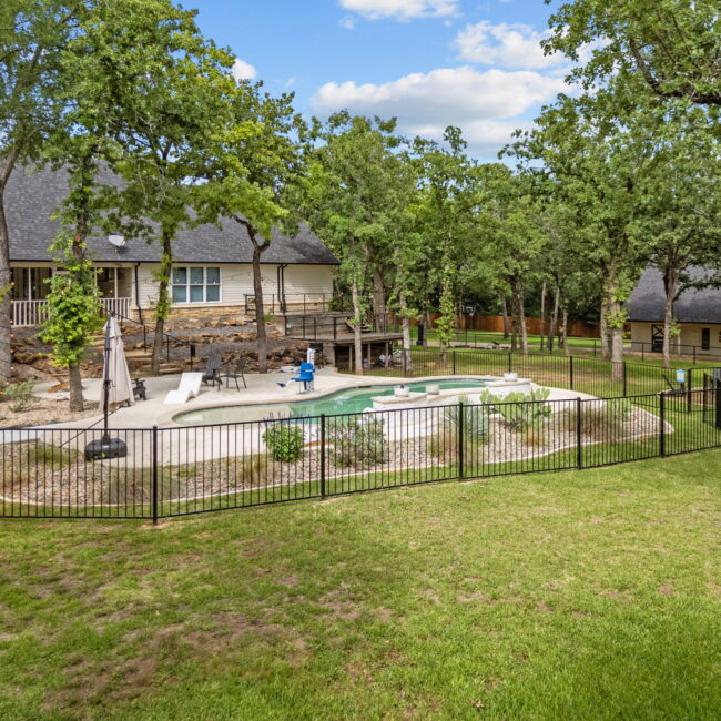 Outdoor pool and lounge area at Dallas Detox Center inpatient rehab facility in Dallas